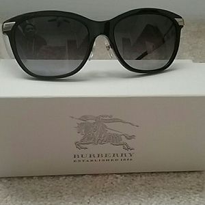 NWT Burberry sunglasses